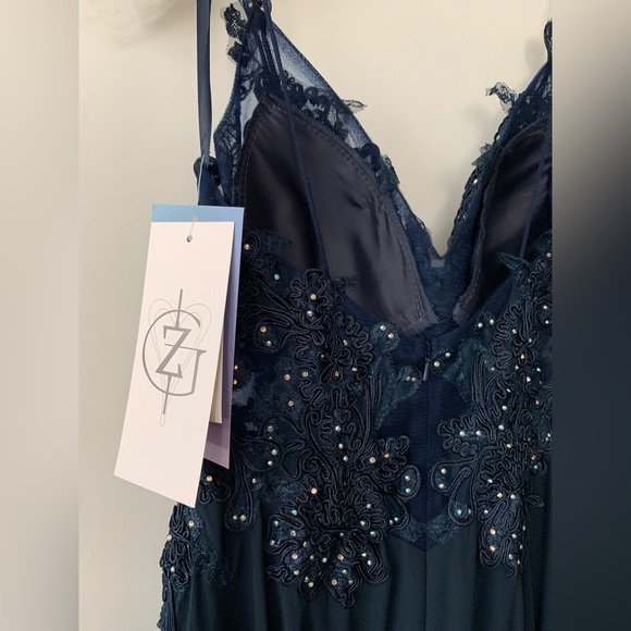 NWT Beautiful V-Neck Embroidered Bodice Chiffon Prom Dress Long Gown, Navy, Sz 4 - Picture 6 of 12